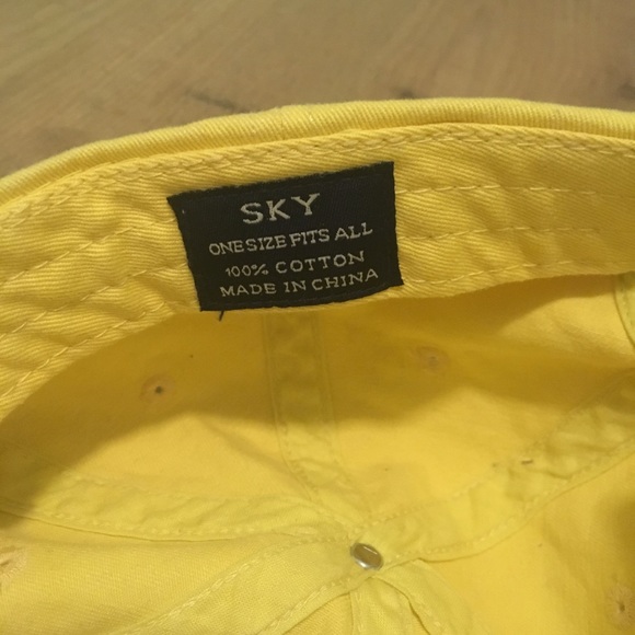 Yellow hat - Picture 3 of 3